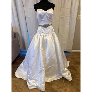 Faviana Bridal Wedding Dress With Drop Waist and Belt Size 12 NWT